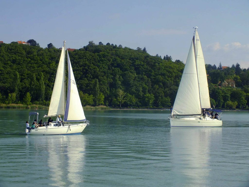best small sailboats for lakes